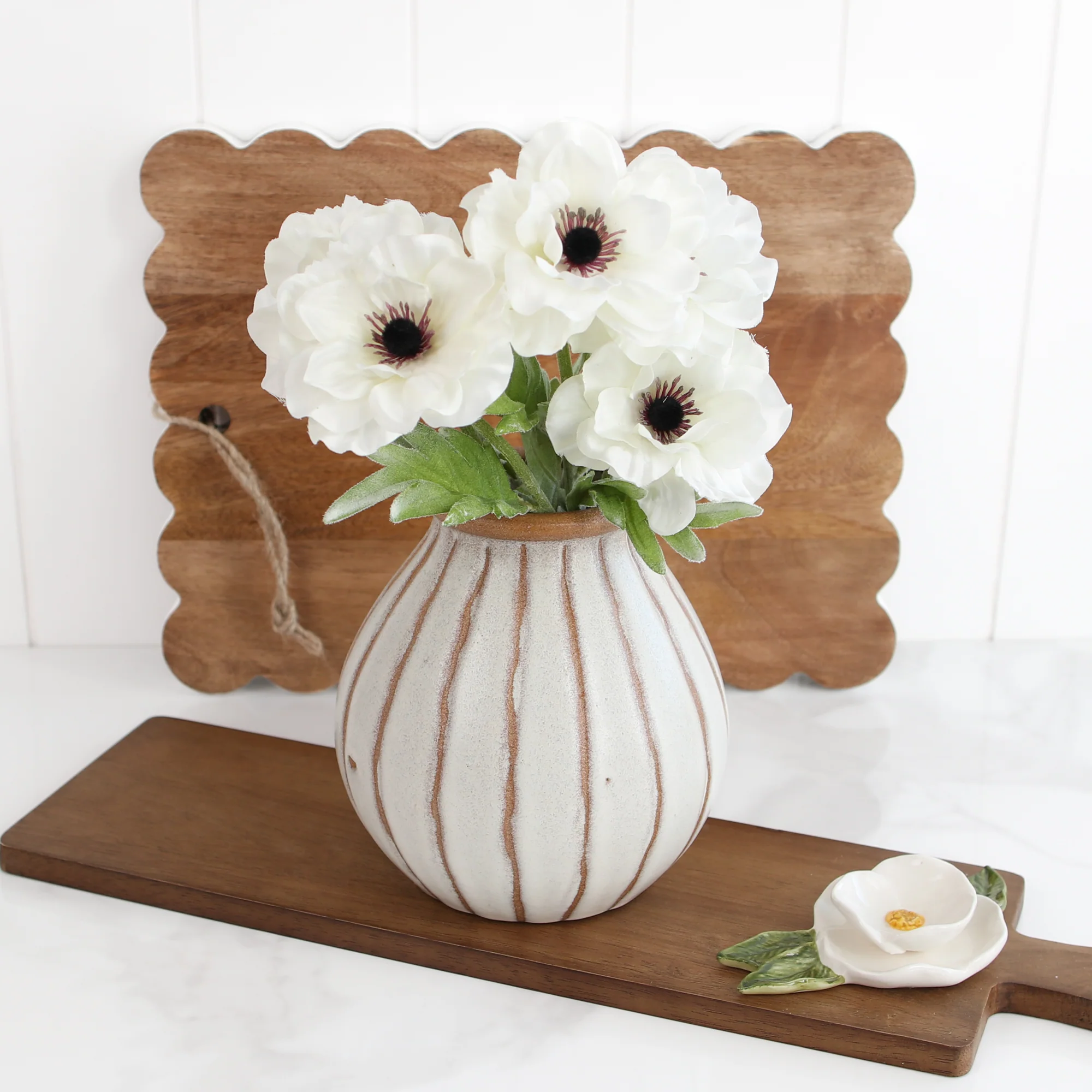 Mango Wood Scalloped Board - Image 5